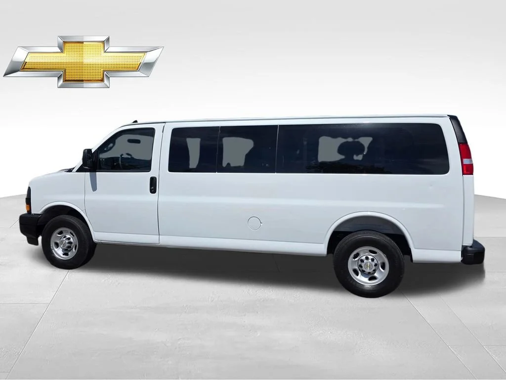 Used 2025 Summit White Chevrolet 1LS image 4