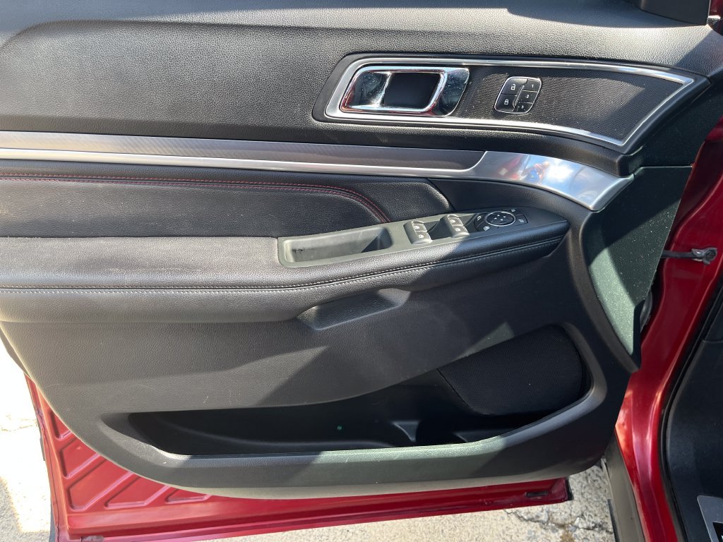 Used 2016 Red Ford Sport image 11