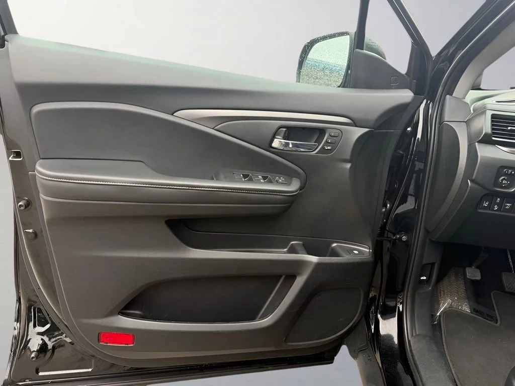 Used 2025 Black Honda RTL image 13