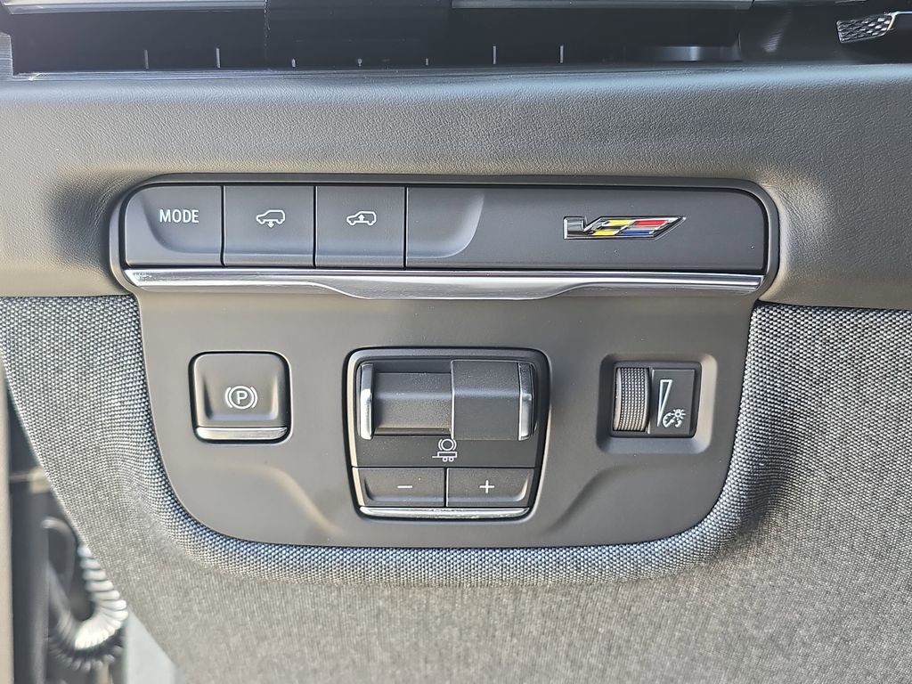Used 2025 Silver Cadillac V-Series image 31
