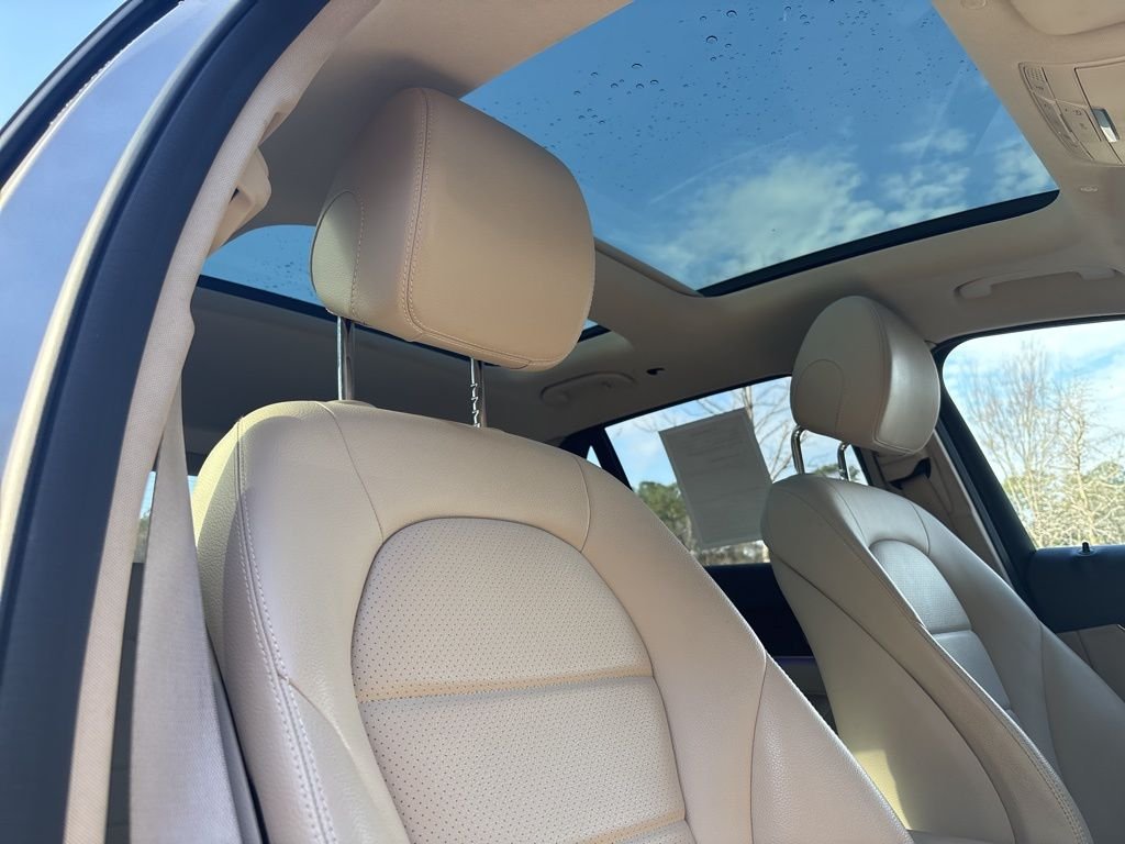 Used 2022 Mojave Silver Metallic Mercedes-Benz GLC 300 image 42