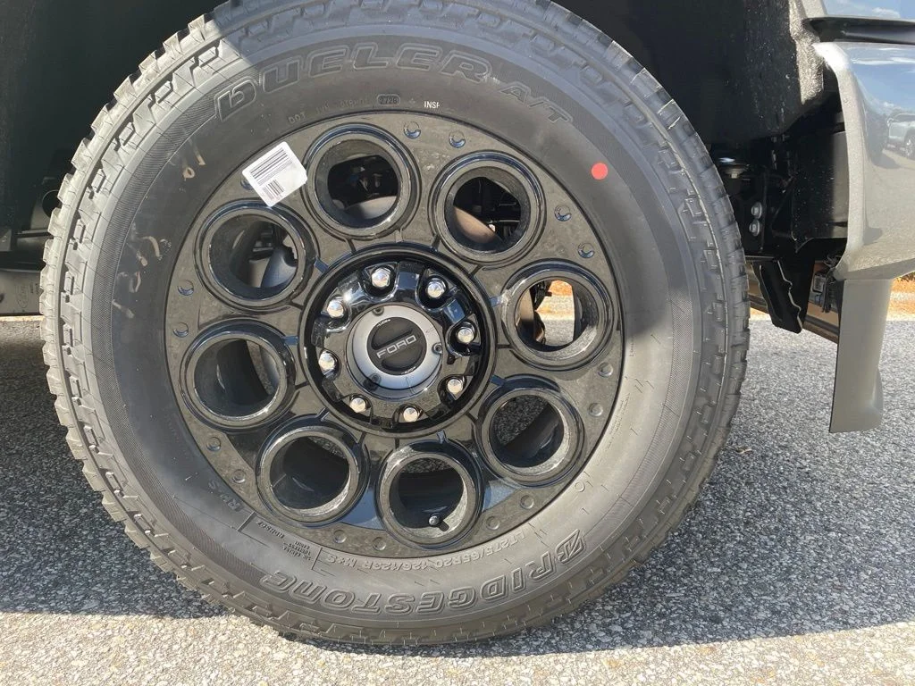 New 2026 CARBONIZED GRAY Ford Lariat image 4