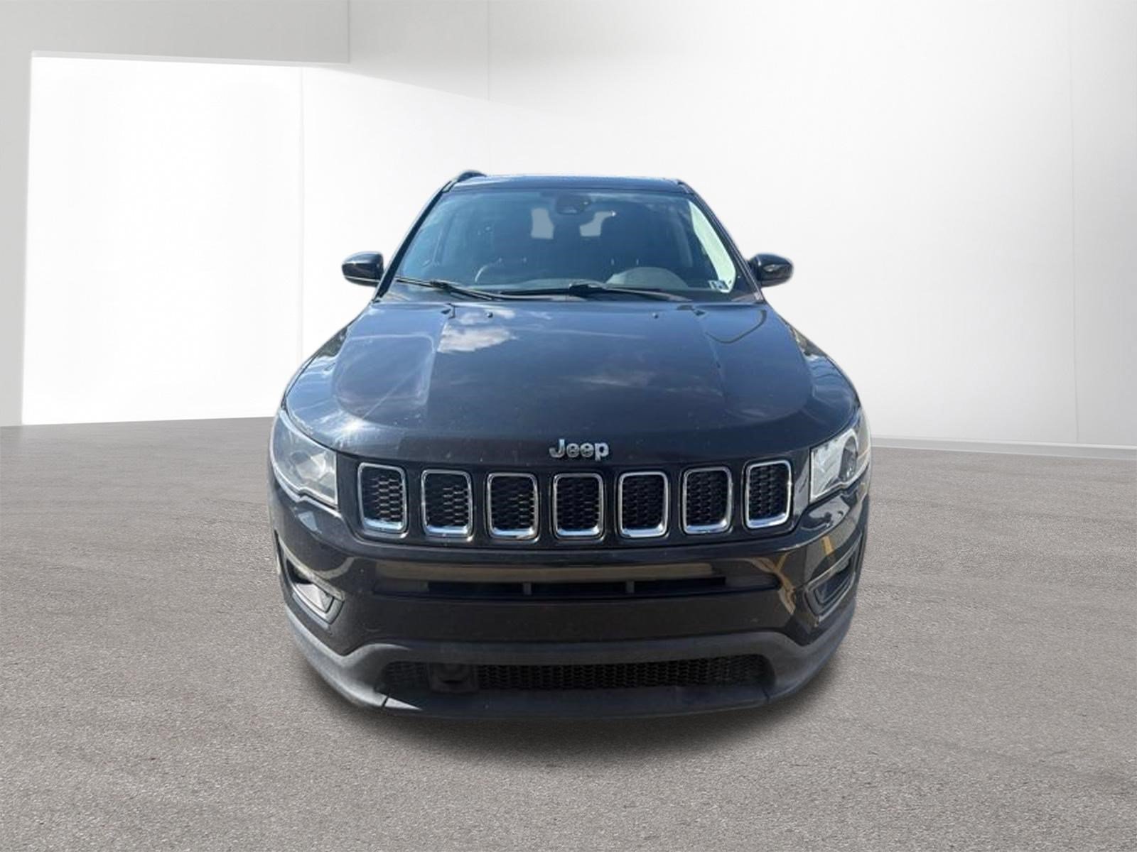 Used 2020 Diamond Black Crystal Pearlcoat Jeep Latitude w/Sun/Safety Pkg image 7