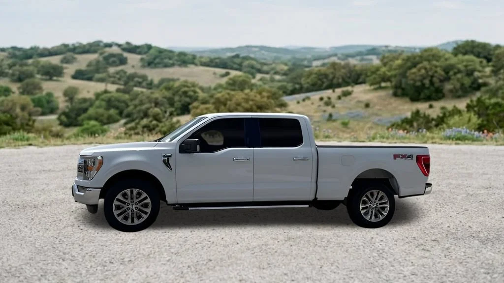 Used 2022 White Ford XLT image 4