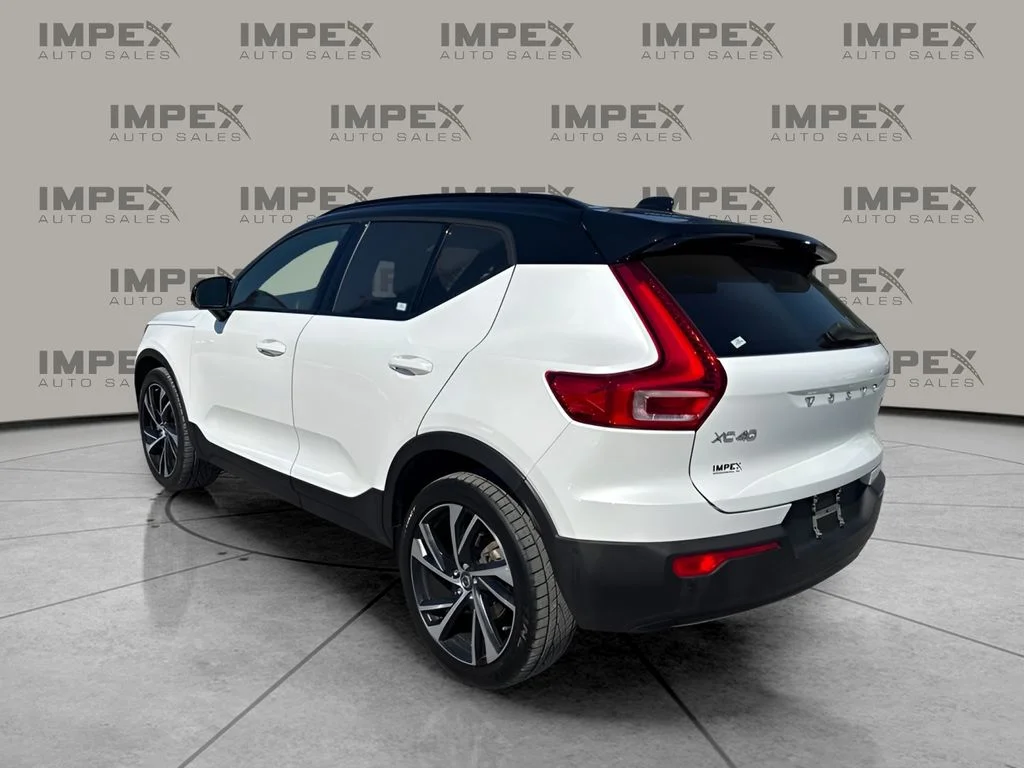 Used 2021 White Volvo R-Design image 3