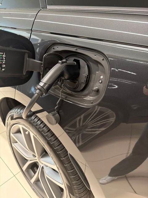 New 2026 Carpathian Grey LAND ROVER SE PHEV image 4
