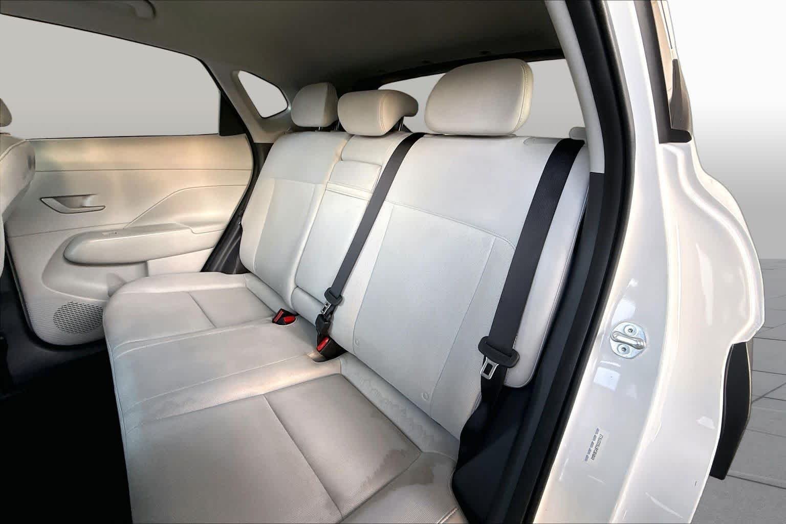 Used 2025 Atlas White Hyundai SEL image 20