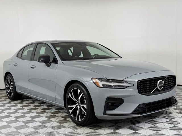 2024 Volvo S60 B5 Core Dark Theme