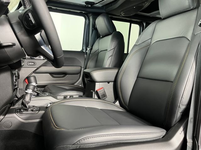 New 2026 Granite Crystal Metallic Clear-Coat Exterior Paint Jeep Sahara image 6