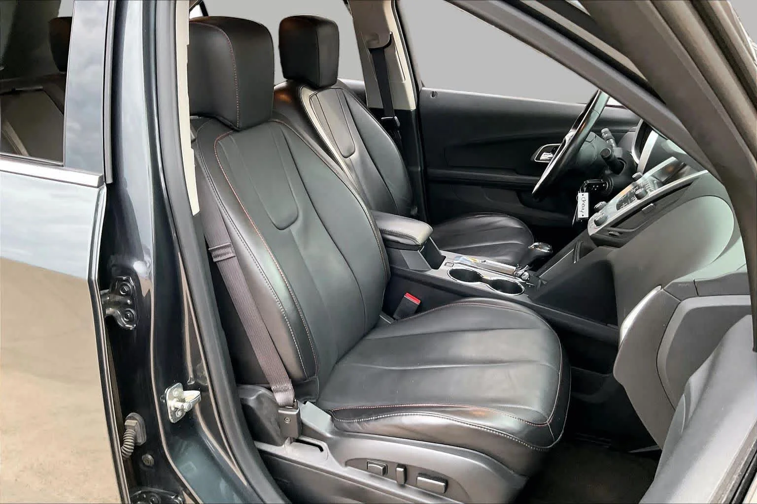 Used 2017 Nightfall Gray Metallic Chevrolet Premier image 9