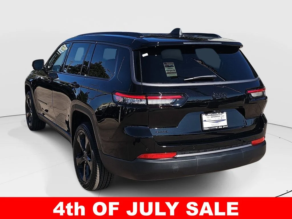 New 2026 Diamond Black Crystal Pearl-Coat Exterior Paint Jeep Limited image 5