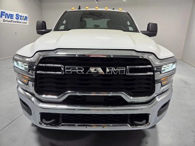 New 2026 Bright White Clear-Coat Exterior Paint RAM Tradesman image 2