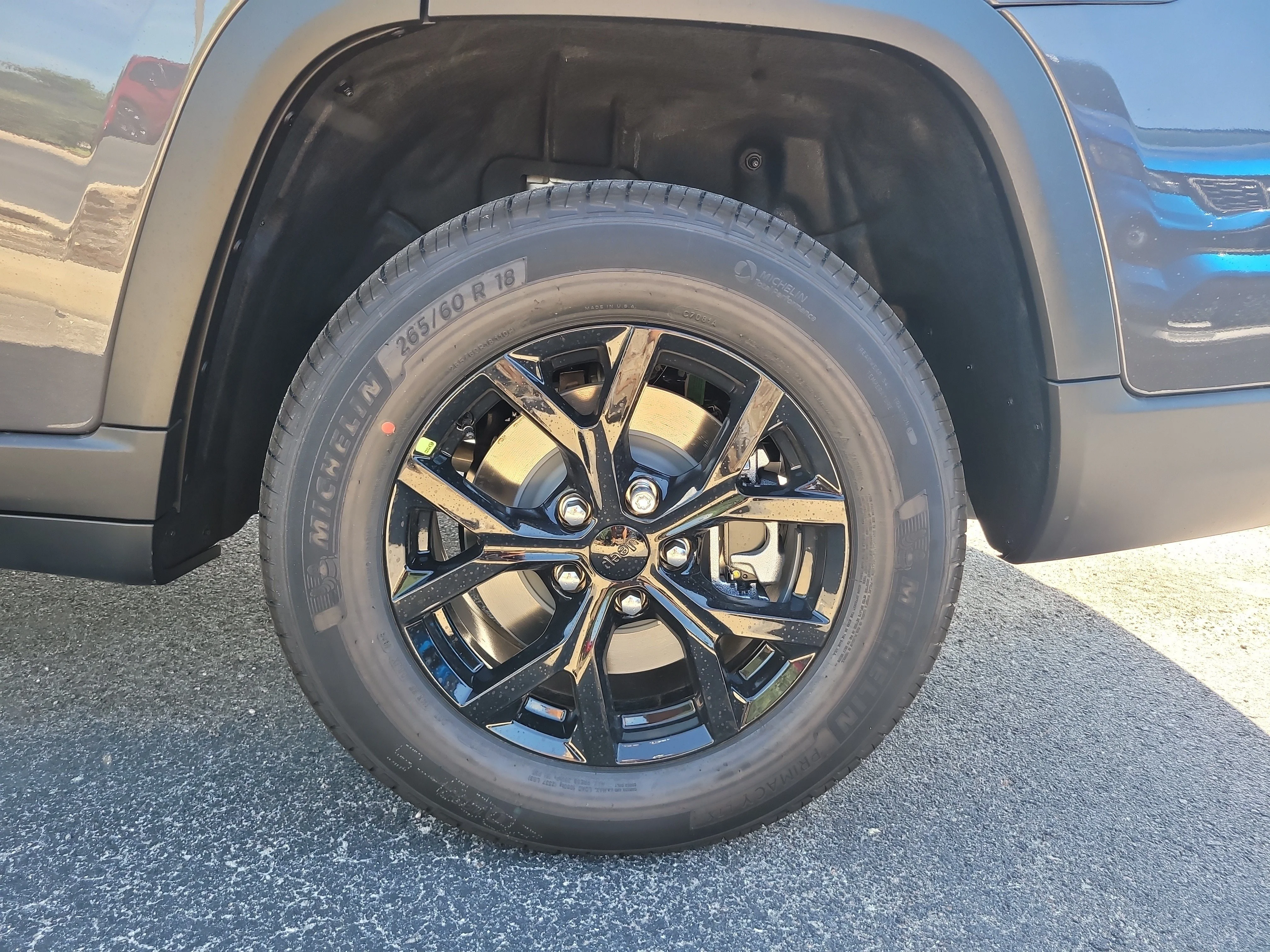 New 2026 Baltic Gray Metallic Clearcoat Jeep Laredo Altitude image 9