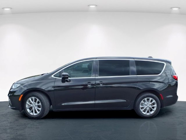 Used 2024 Black Chrysler Touring L image 14