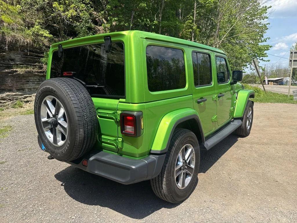 Used 2020 Green Jeep Unlimited Sahara image 7