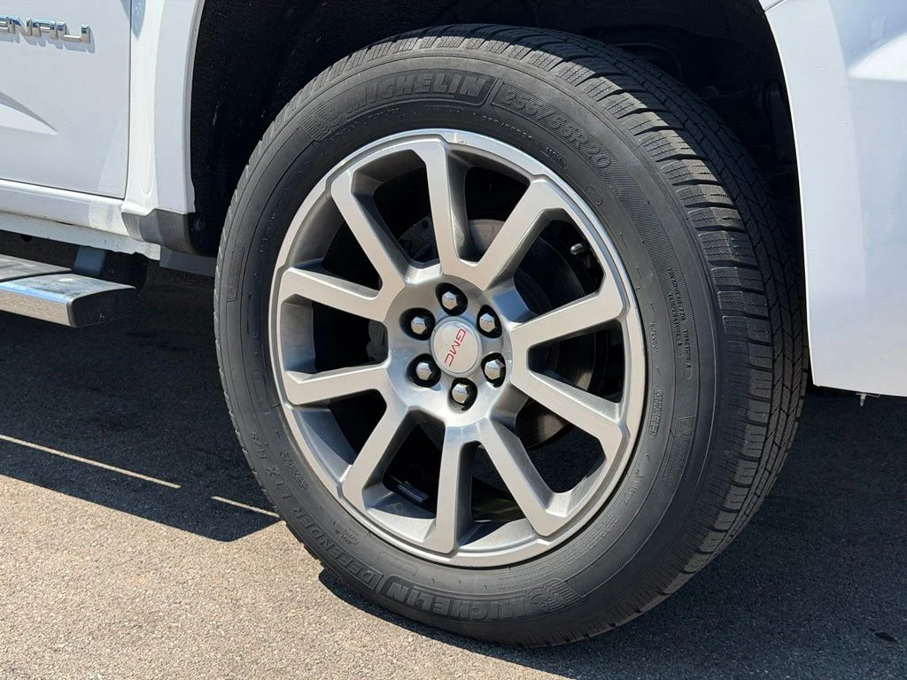 Used 2018 White GMC Denali image 27