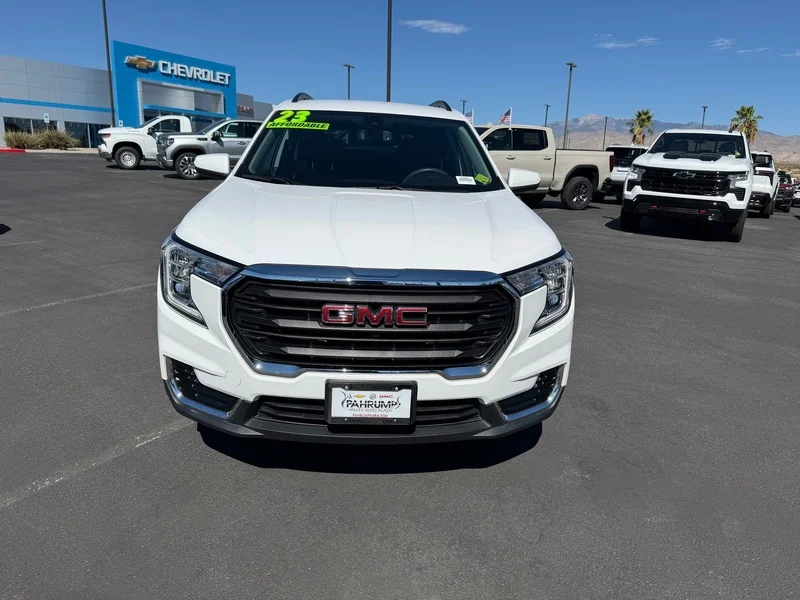 Used 2023 SUMMIT WHITE GMC SLE image 8
