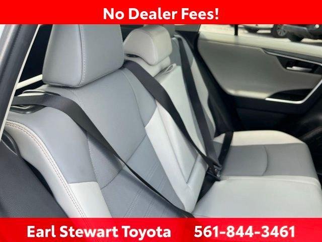 Certified Used 2024 WIND CHILL PEARL Toyota  image 32