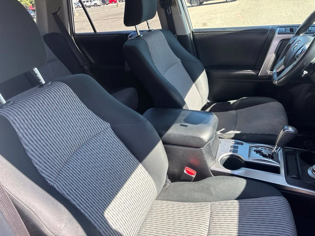 Used 2016 Silver Toyota SR5 image 26