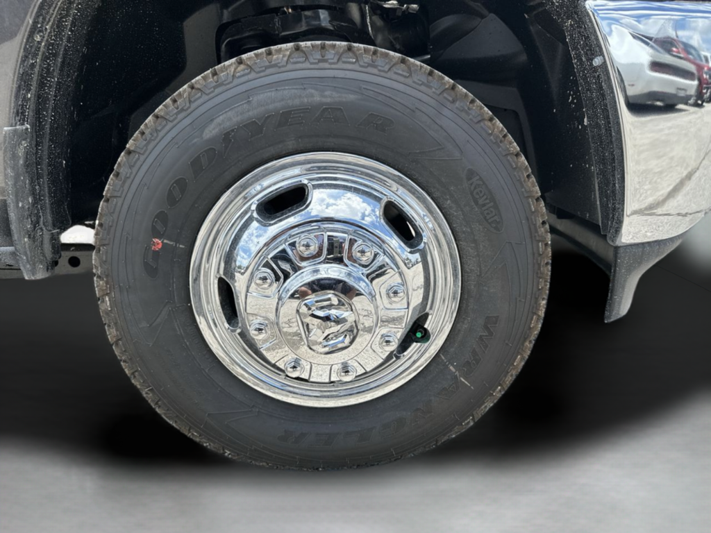 New 2026 Granite Crystal Metallic Clear-Coat Exterior Paint RAM Tradesman image 23