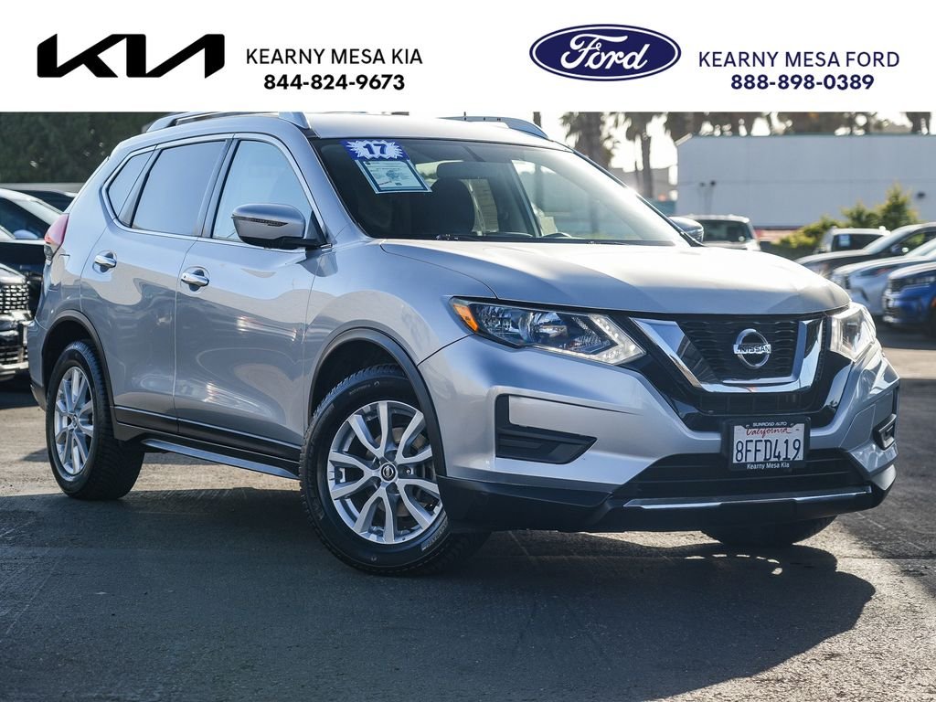 2017 Nissan Rogue SV FWD's photo