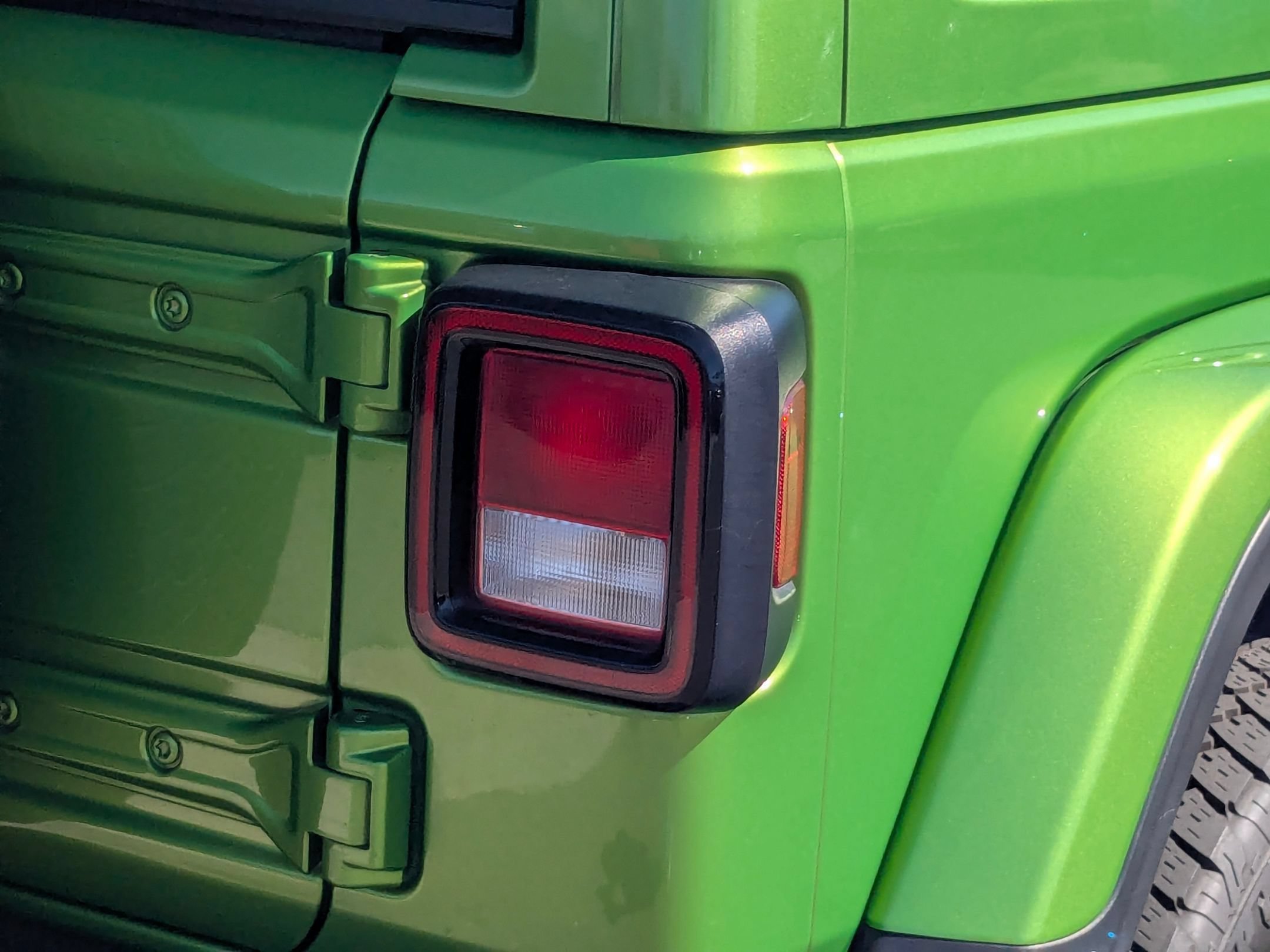 Certified Used 2019 Mojito! Clearcoat Jeep Sahara image 12