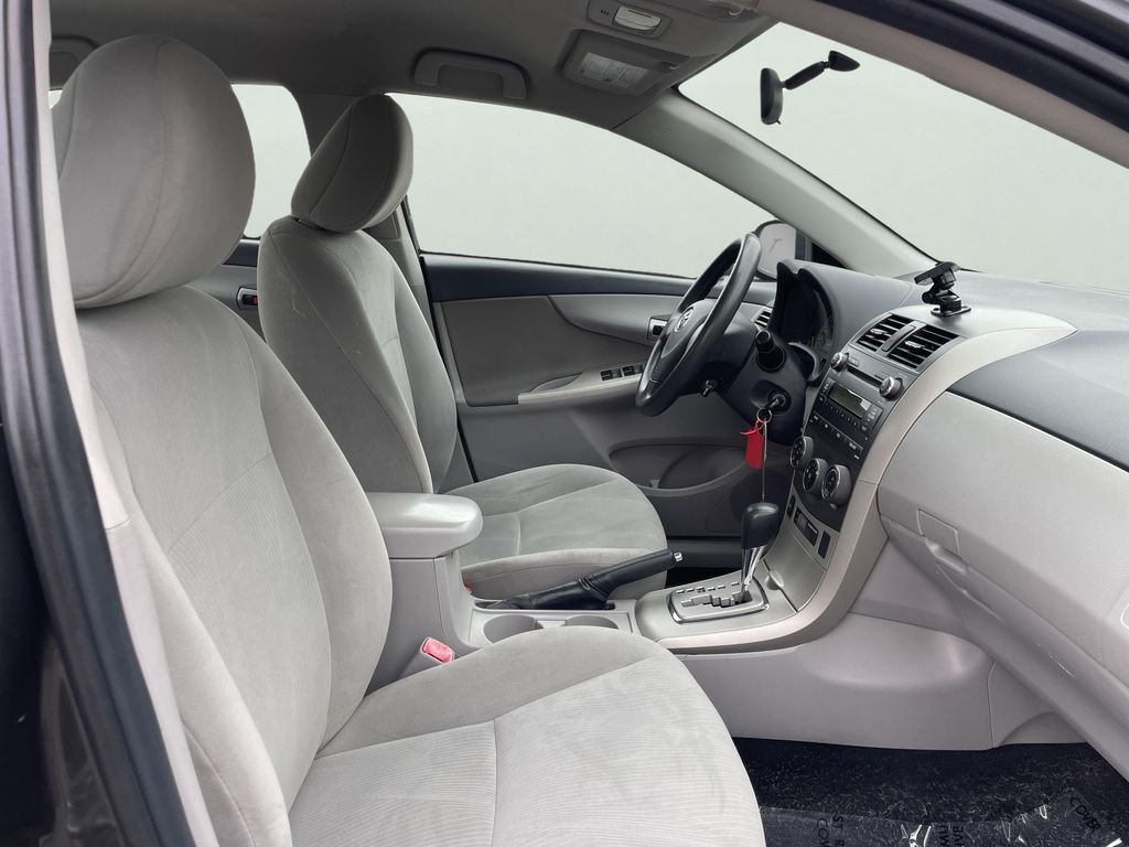 Used 2011 Gray Toyota LE image 13