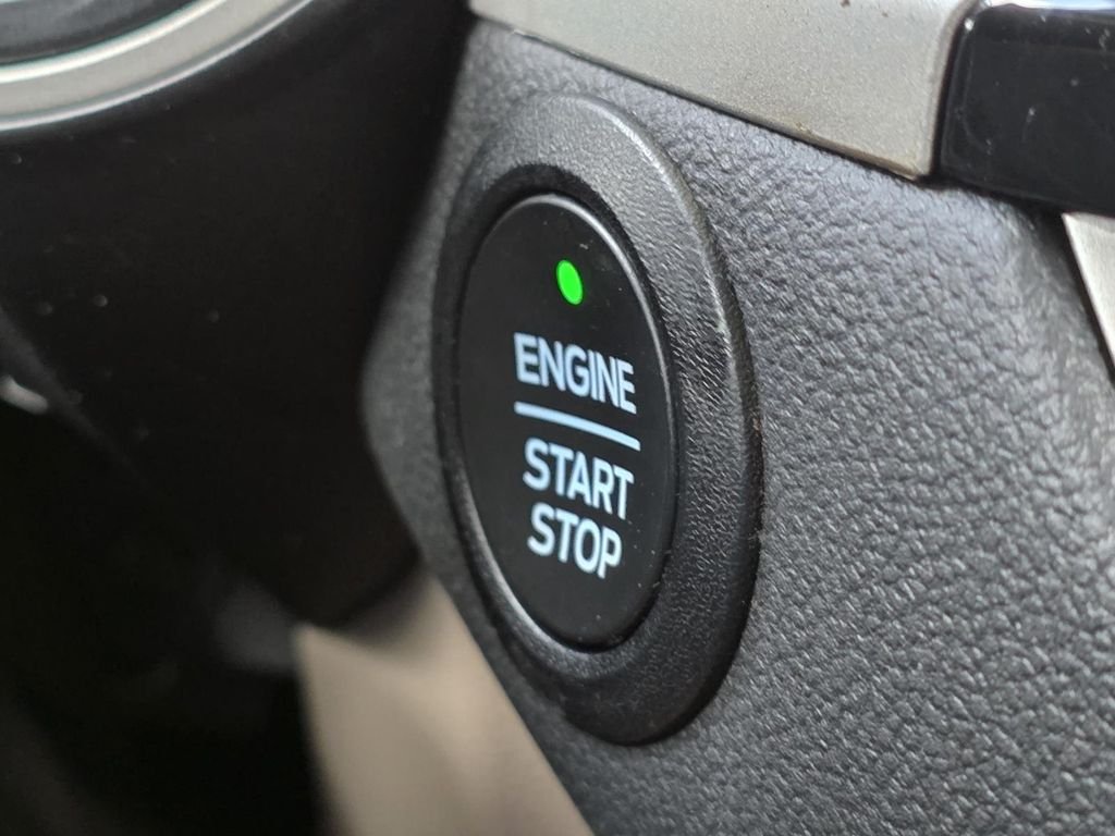 Used 2022 White Ford SEL image 24