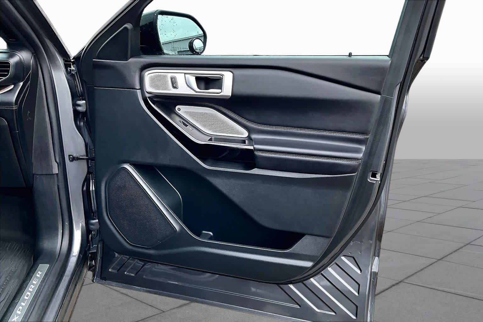 Used 2021 Carbonized Gray Metallic Ford Platinum image 23