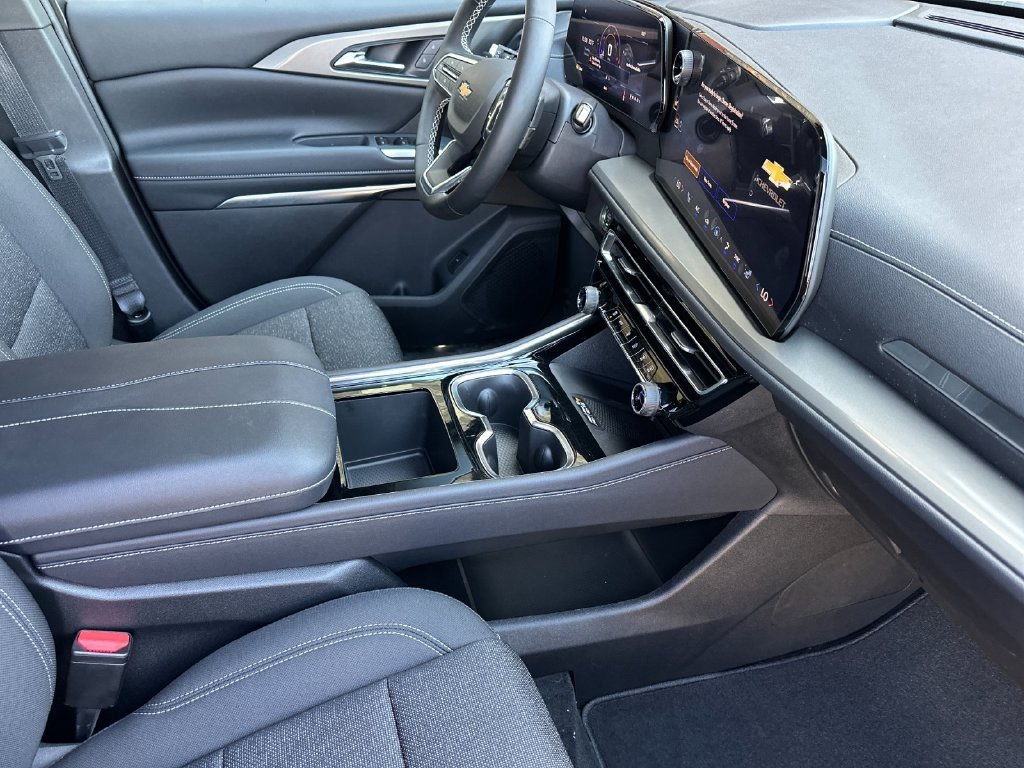 2027 Chevrolet Traverse LT - Photo 17