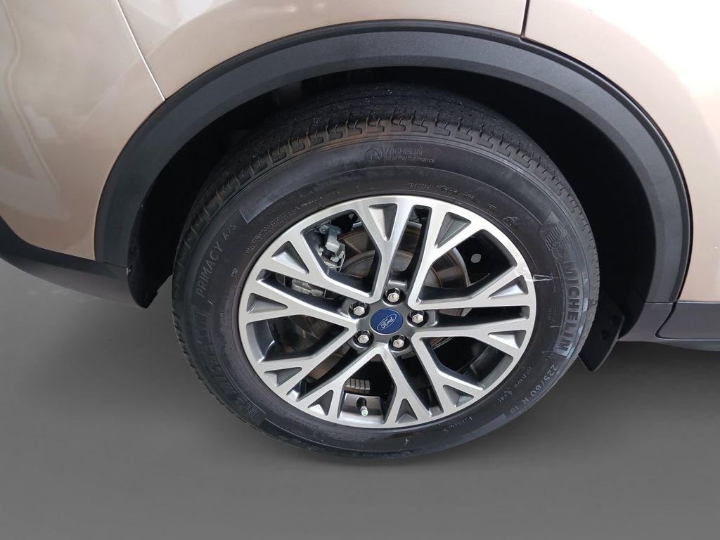 Used 2020 Gold Ford SEL image 10