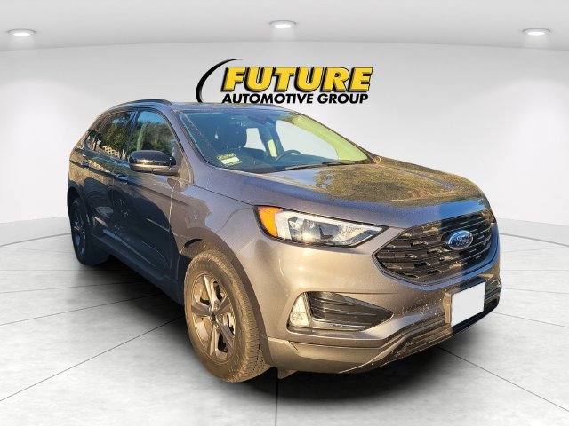Used 2023 Gray Ford SEL image 1