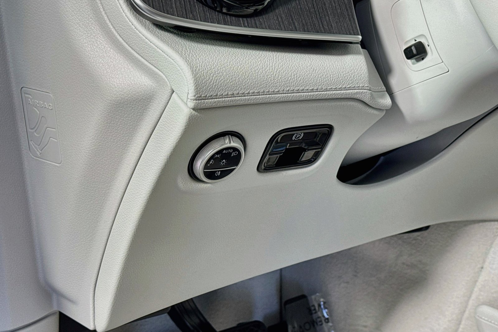 New 2027 Black Mercedes-Benz EQE 320+ image 10