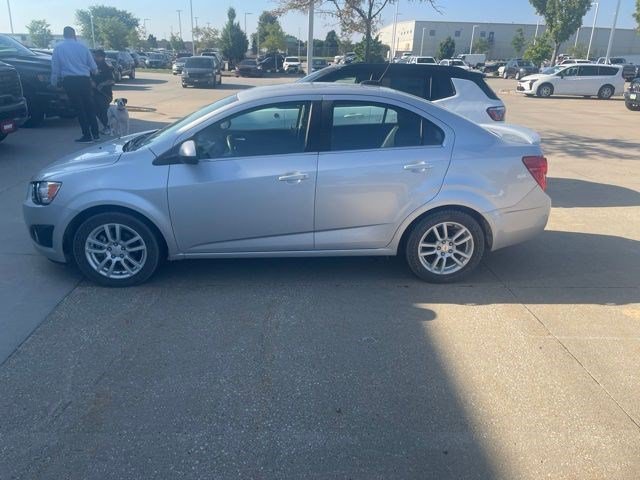 Used 2015 Silver Ice Metallic Chevrolet LT image 2