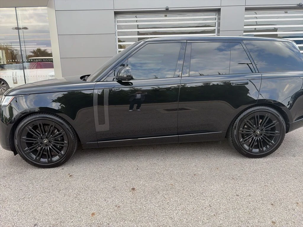 Certified Used 2023  Land Rover SE image 1