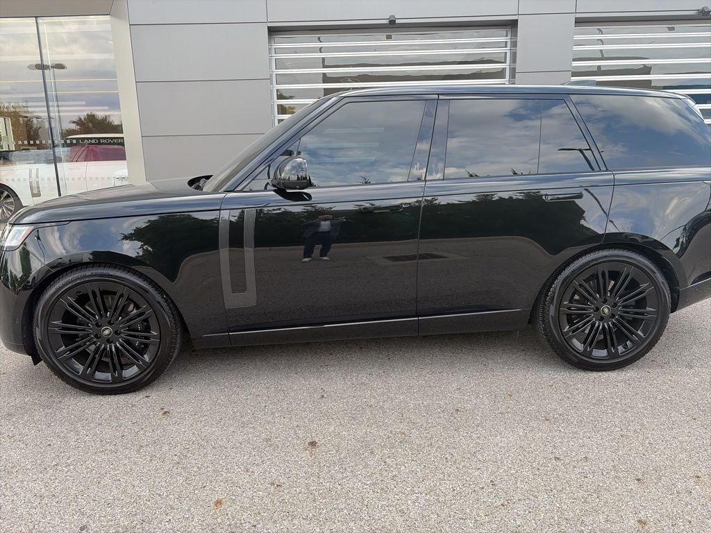 Used 2023 Santorini Black Metallic Land Rover SE image 1
