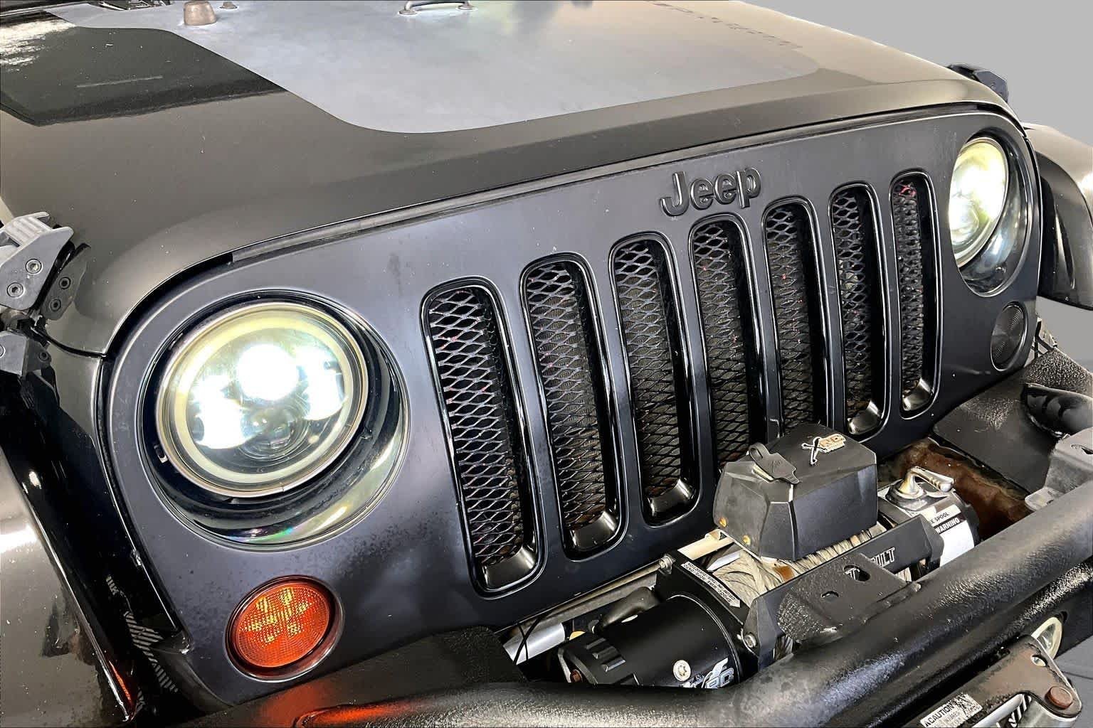 Used 2014 Black Clearcoat Jeep Altitude image 27