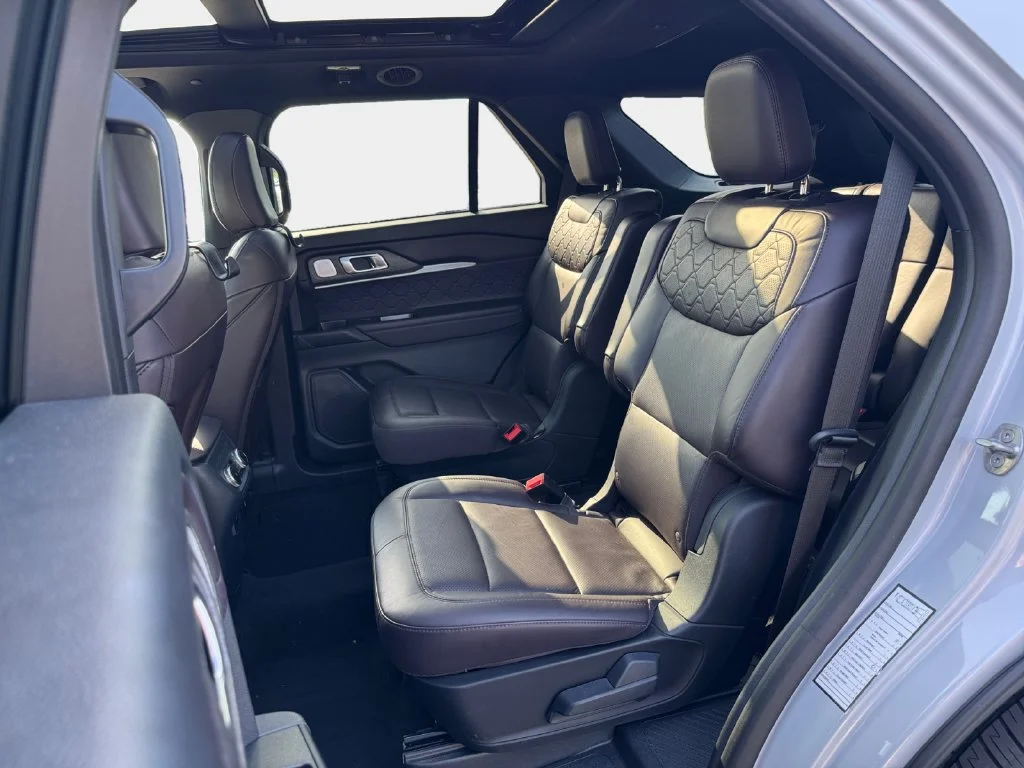 Used 2025 White Metallic Ford Platinum image 20