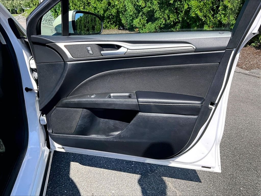 Used 2019 White Ford SE image 12