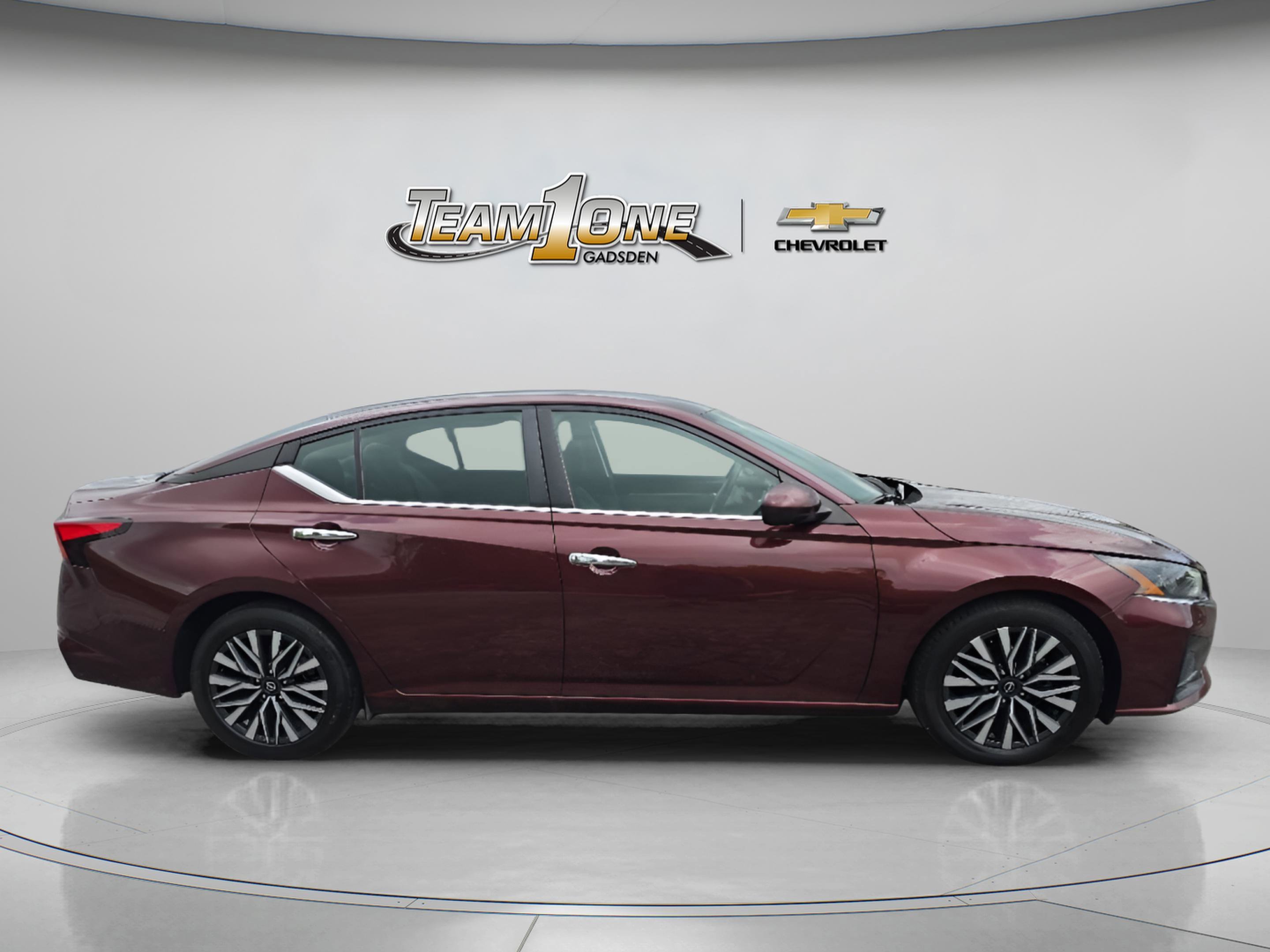Used 2023 Red/red Nissan 2.5 SV image 8