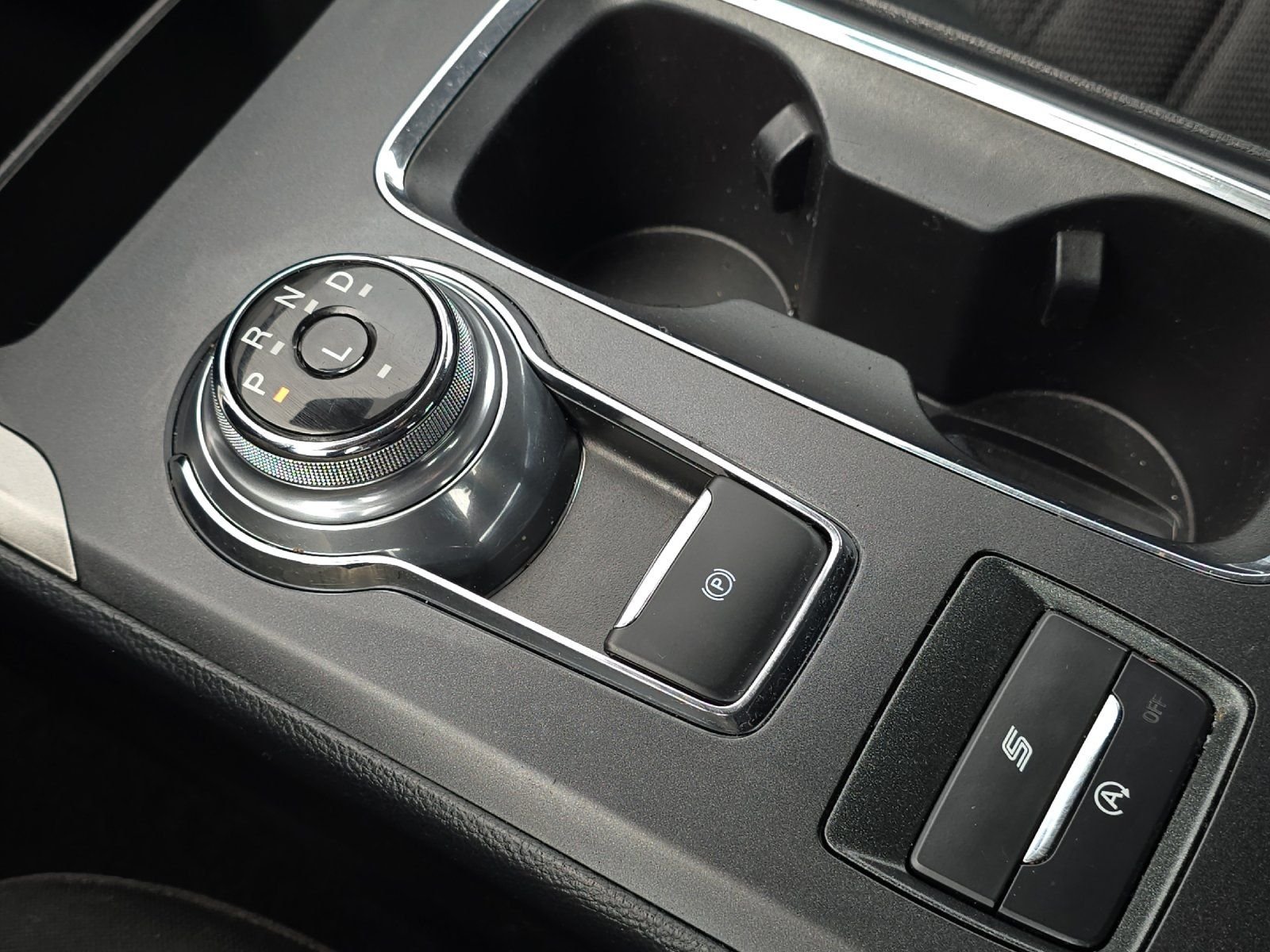 Used 2020 Black Ford SE image 22