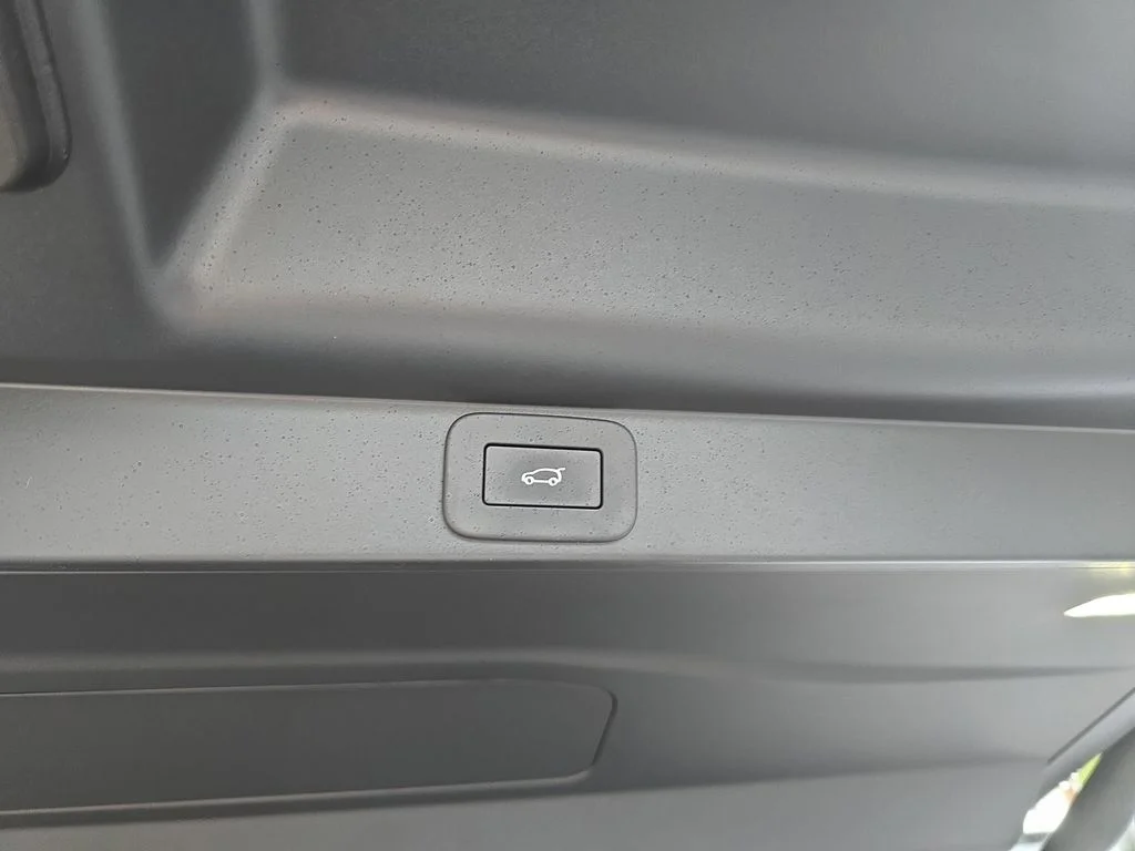 2025 Land Rover Range Rover SE - Photo 14