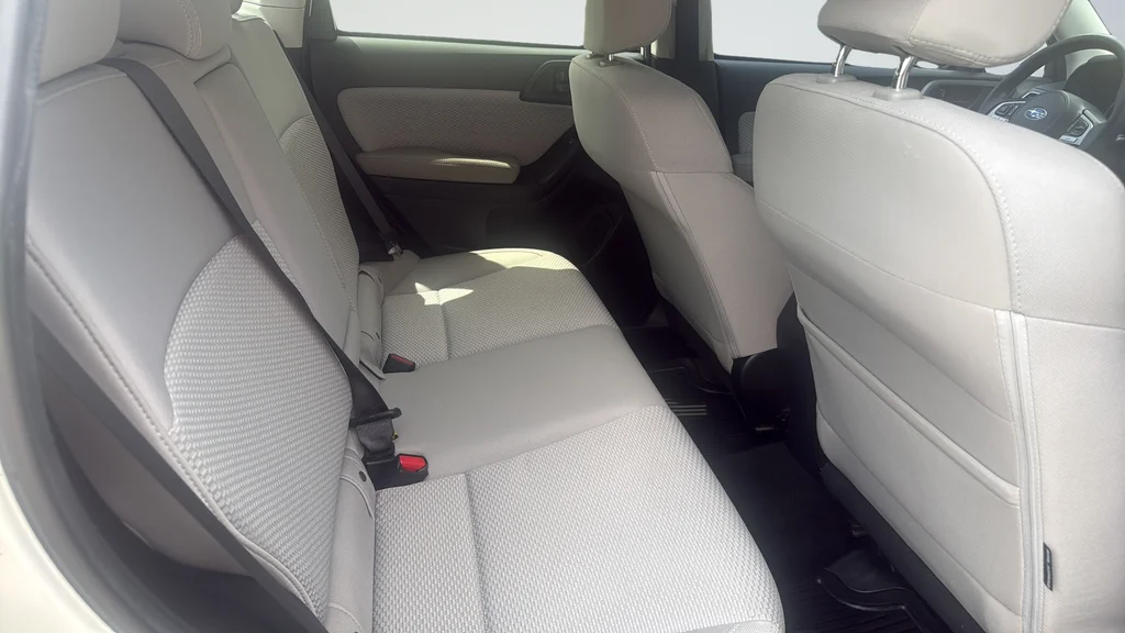 Used 2017 White Subaru 2.5i Premium image 21