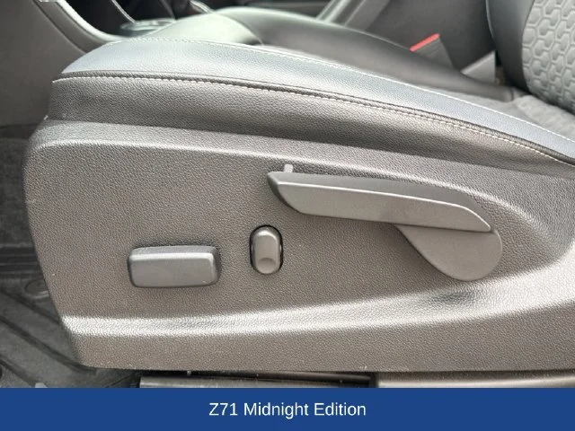 Certified Used 2018 BLACK Chevrolet 4WD Z71 image 21