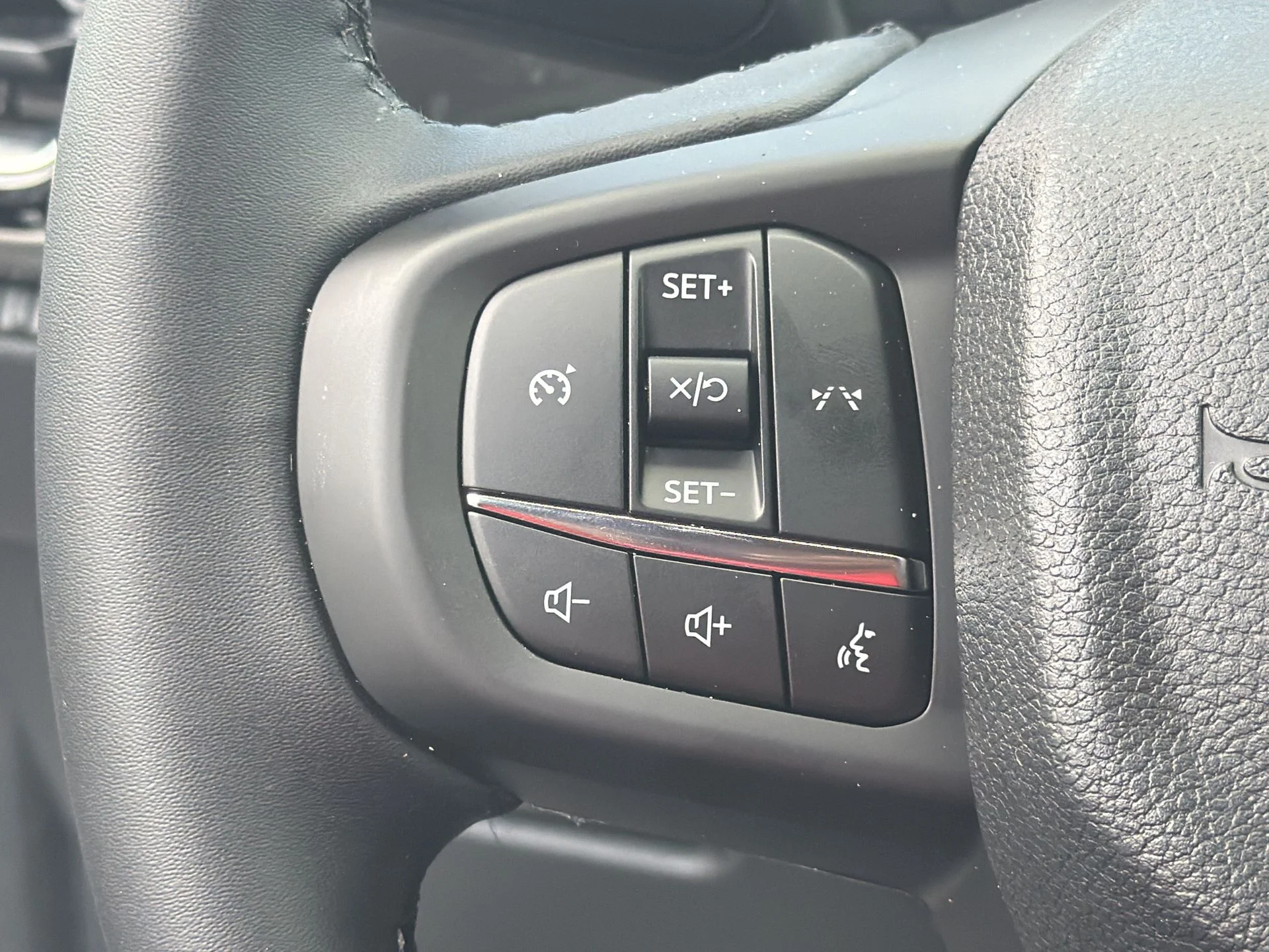 New 2026 Oxford White Ford XLT image 11