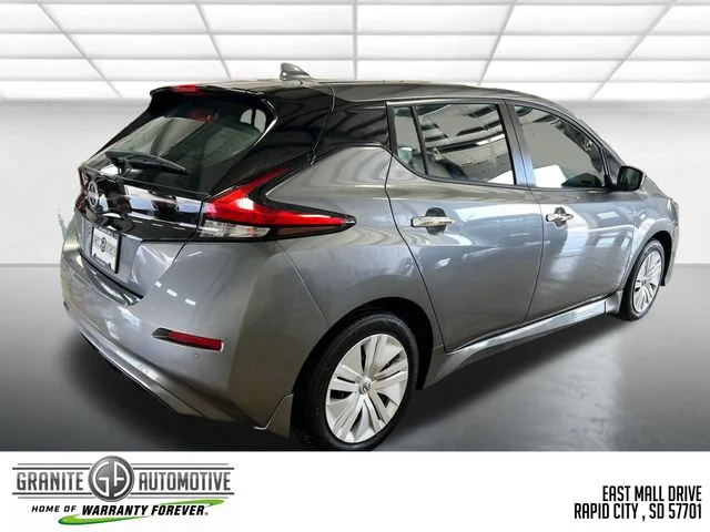 Used 2025 Gray Nissan S image 5