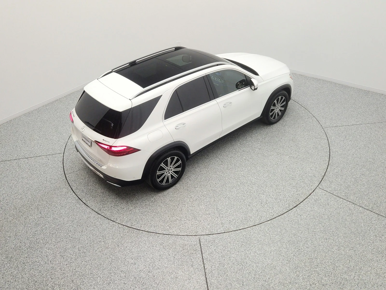 Certified Used 2024 Polar White Mercedes-Benz GLE 350 4MATIC® SUV image 13
