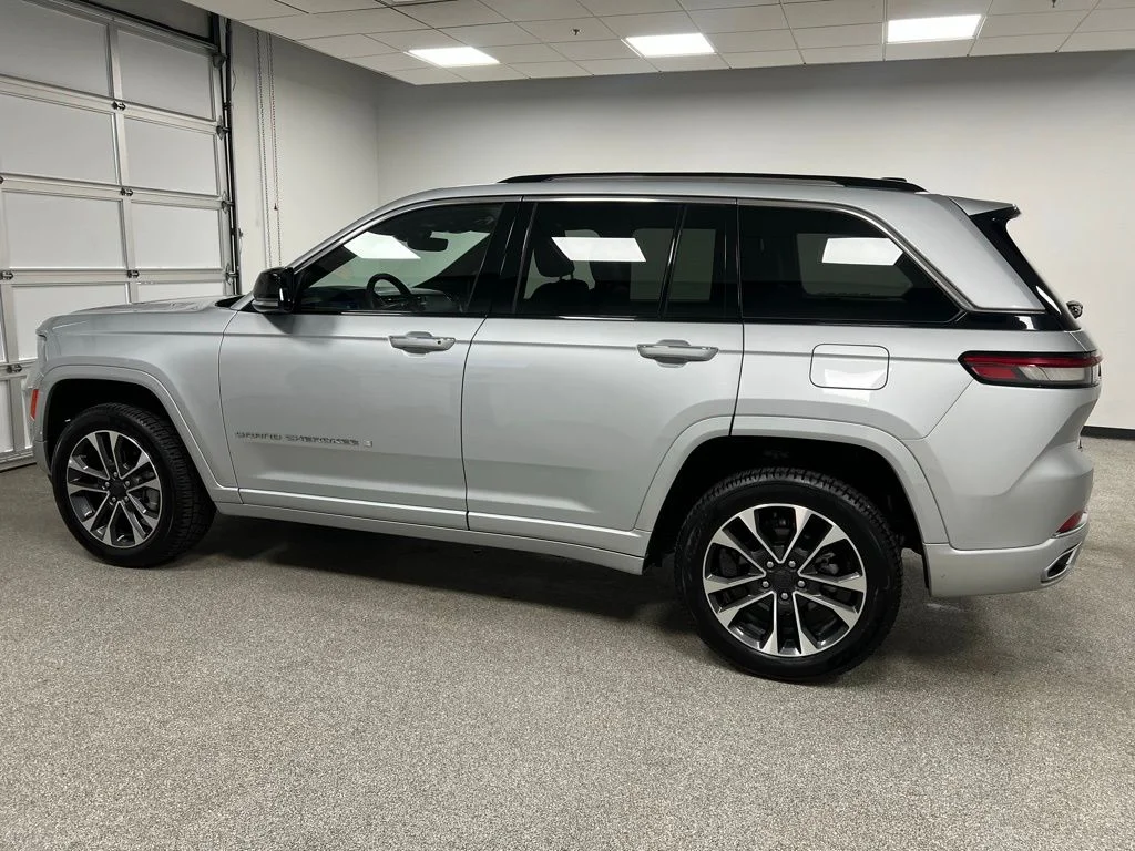 2023 Jeep Grand Cherokee Overland - Photo 8