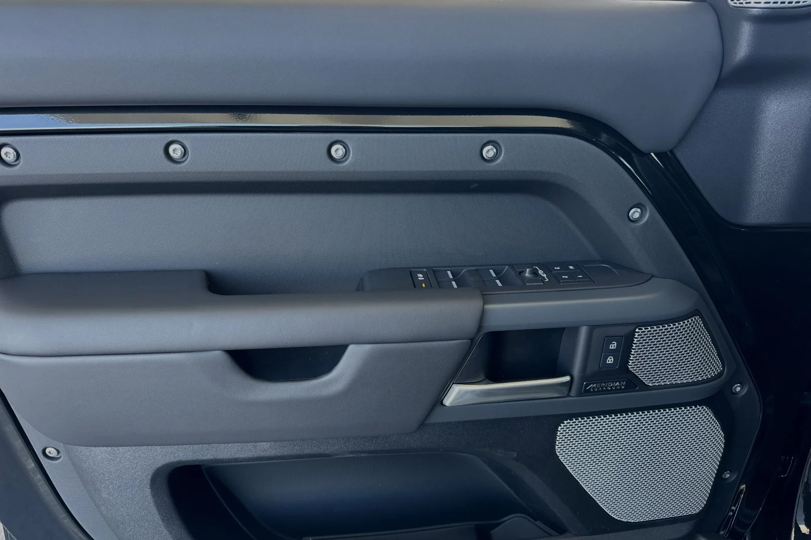 New 2024 Santorini Black Land Rover X-Dynamic SE image 11