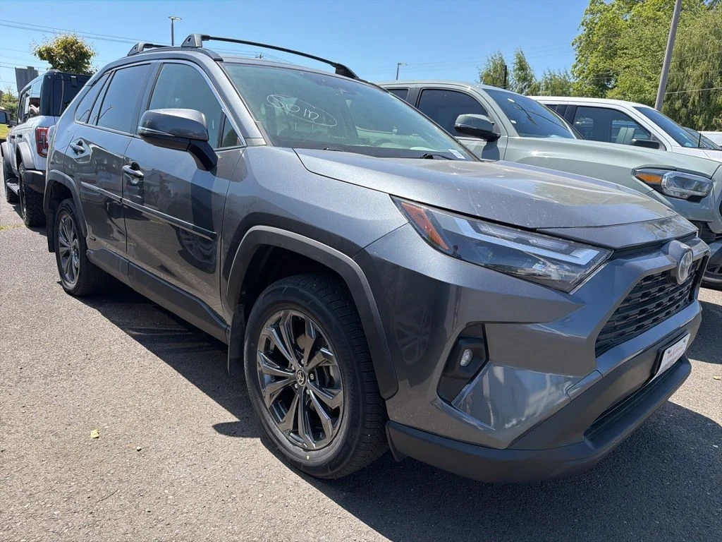 Used 2022 Magnetic Gray Metallic Toyota XLE Premium image 3